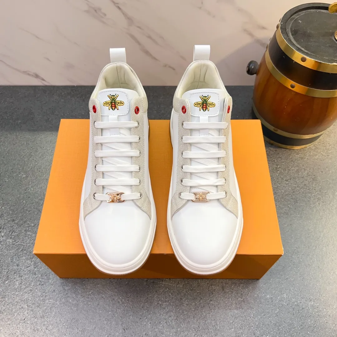 Velvet lining/leather lining ❗¥440🆘【GUCCI】This year's most trendy high-top new model of the brand, simple and elegant style, classic and timeless colors bring out the gentlemanly temperament of men. It is made of top-grade imported cowhide special materials, pigskin lining, comfortable and sweat-absorbent. It has excellent material, meticulous workmanship and comfortable foot feel. The design is simple and elegant, noble and fashionable, and is loved and favored by trendy men. The fabric is the highlight. The original outsole is not easy to deform! Code number 38-44, single color. A333,000